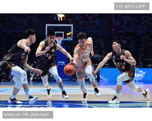 追逐梦想的篮球之路从青涩少年到职业赛场的成长历程